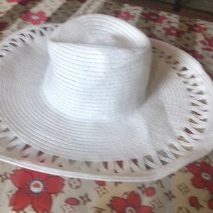 Vince Camuto hat one size